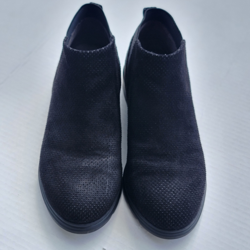 Dr. Scholl's Women's Black Slip-On Knit Sneakers